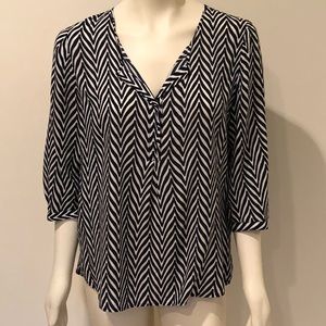 Stylus brand top. black and white size 12
